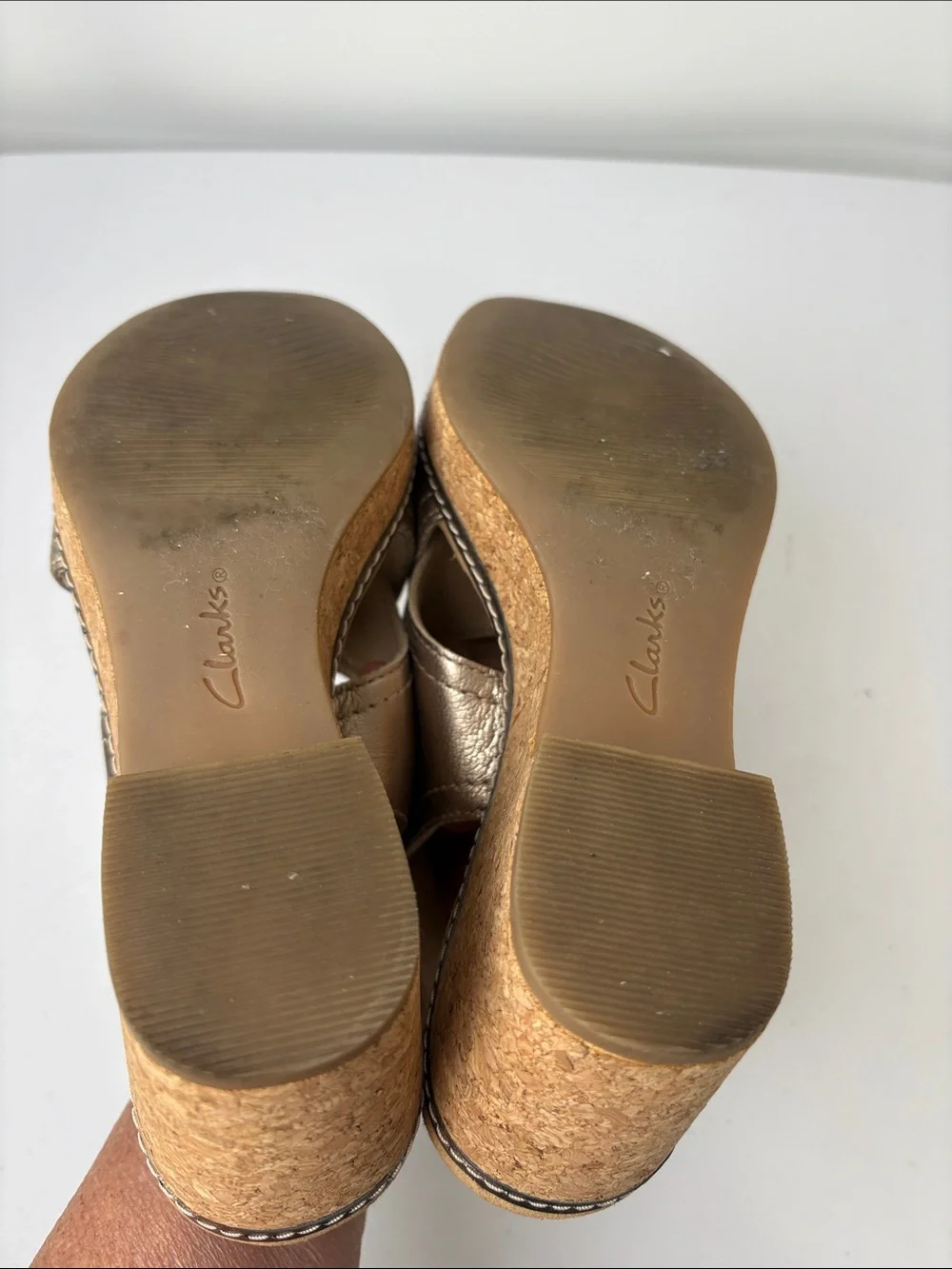 🍀 Clarks Metallic Gold Leather Wedge Sandals